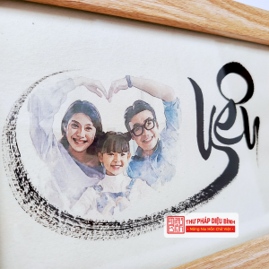 Tranh thư pháp “Yêu”, góc chụp 4