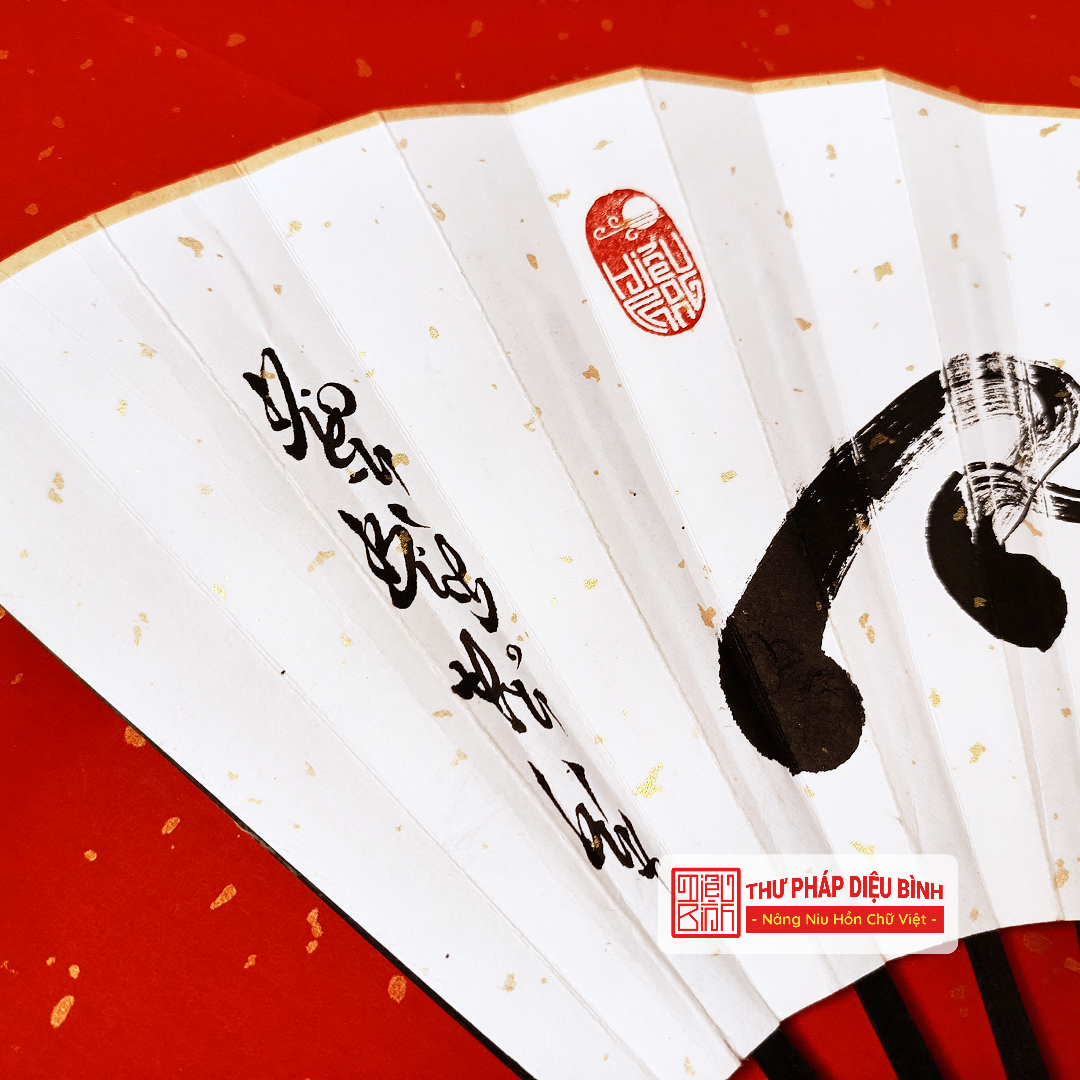 Quạt Cầm Tay Chữ Thư Pháp Việt - Thư Pháp Diệu Bình