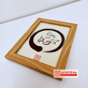 Tranh thư pháp “Ở Đây Có Bình Yên”, góc chụp 7